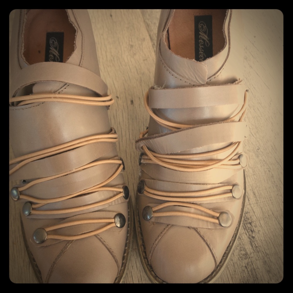 Vintage like ankle boots